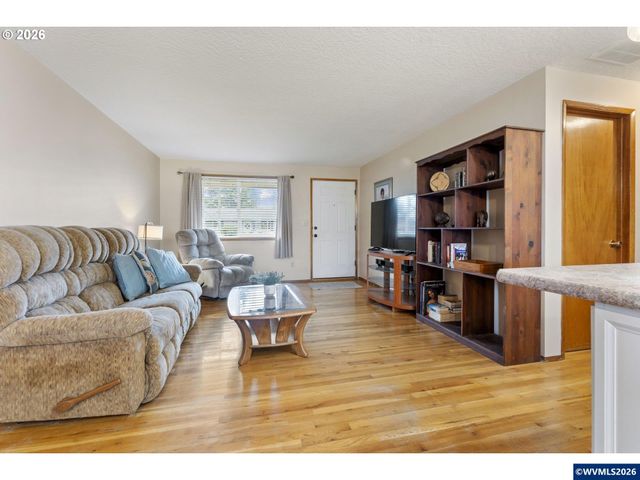 1760 Vanderbeck Ln, Woodburn, OR 97071