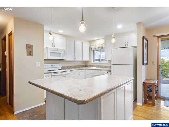 1760 Vanderbeck Ln, Woodburn, OR 97071