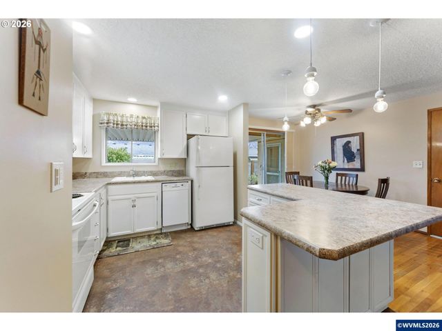 1760 Vanderbeck Ln, Woodburn, OR 97071