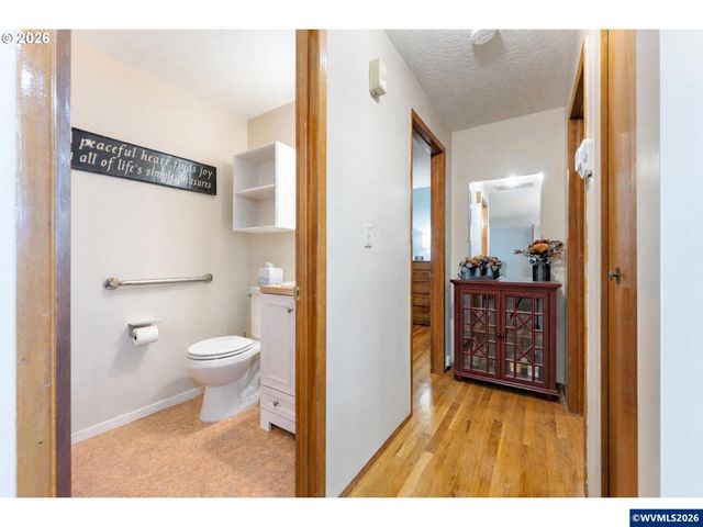 1760 Vanderbeck Ln, Woodburn, OR 97071