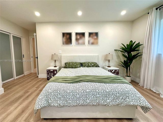 8203 NW 37th St, Coral Springs, FL 33065