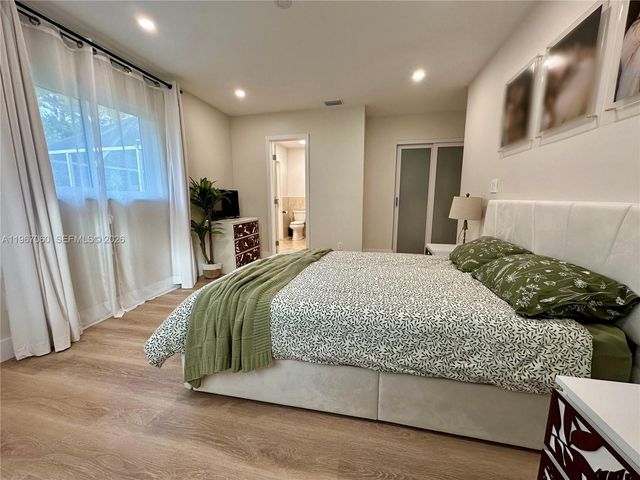 8203 NW 37th St, Coral Springs, FL 33065