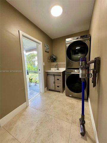 8203 NW 37th St, Coral Springs, FL 33065