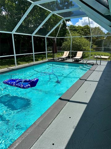 8203 NW 37th St, Coral Springs, FL 33065