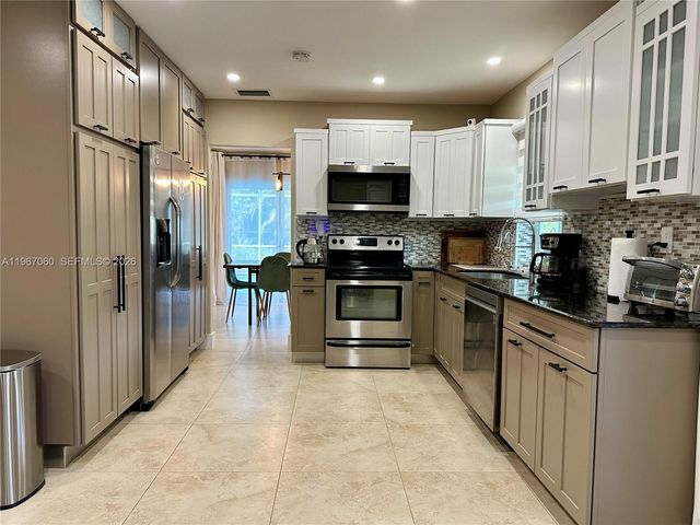 8203 NW 37th St, Coral Springs, FL 33065