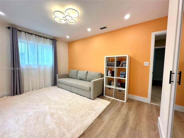 8203 NW 37th St, Coral Springs, FL 33065