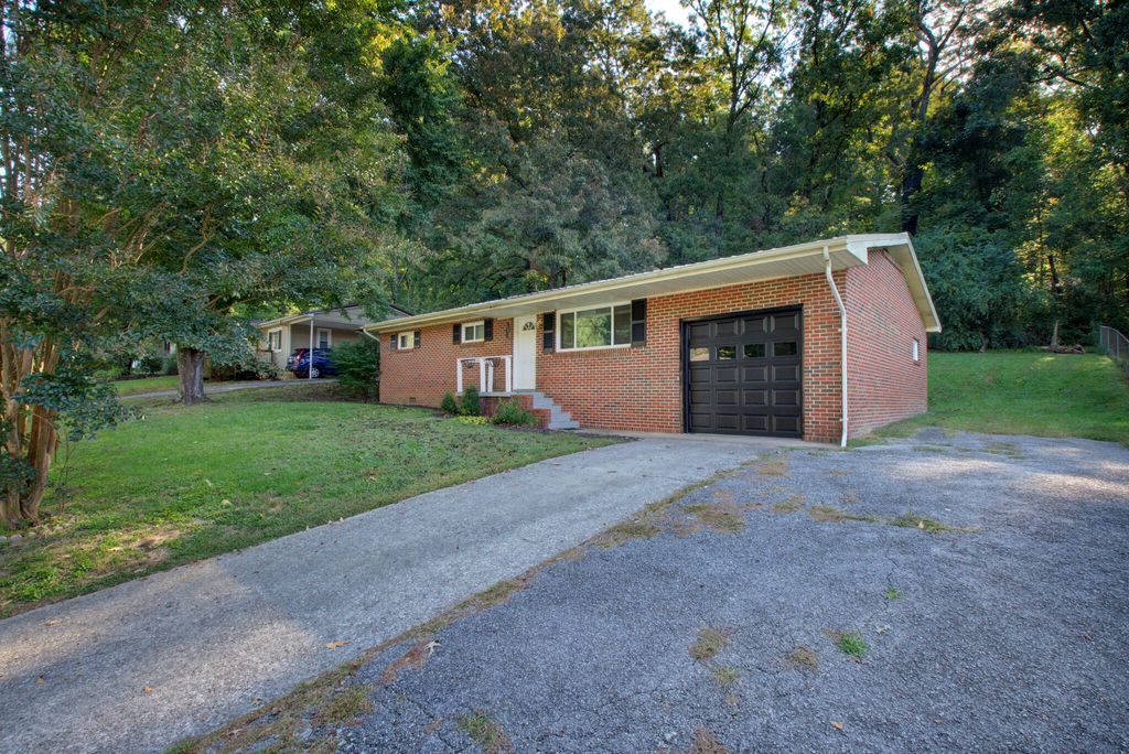 432 Lullwater Road, Chattanooga, TN 37405