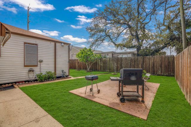 1413 53rd Street, Galveston, TX 77551