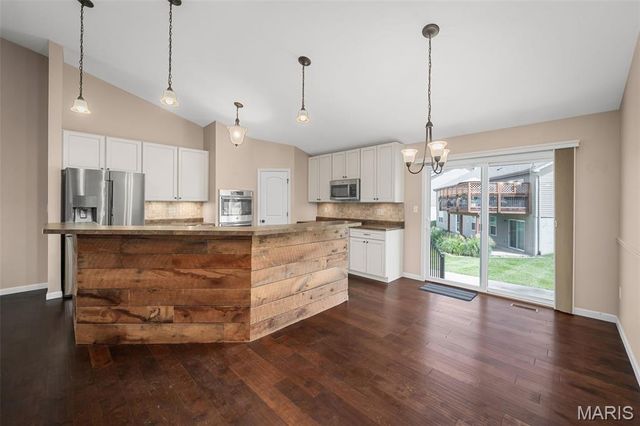 5366 Lakepath Way, Eureka, MO 63025