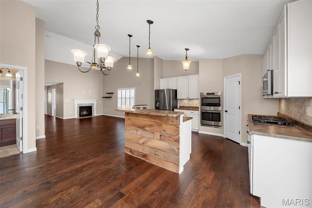 5366 Lakepath Way, Eureka, MO 63025