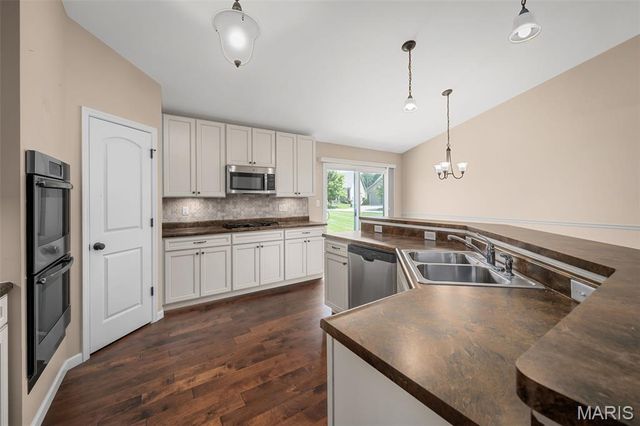 5366 Lakepath Way, Eureka, MO 63025