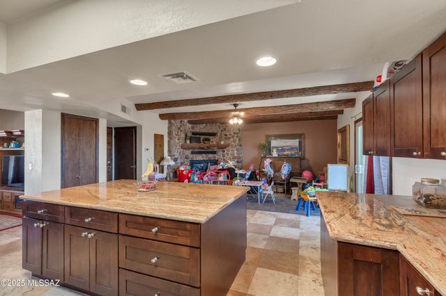 7370 S Cactus Thorn Lane, Tucson, AZ 85747