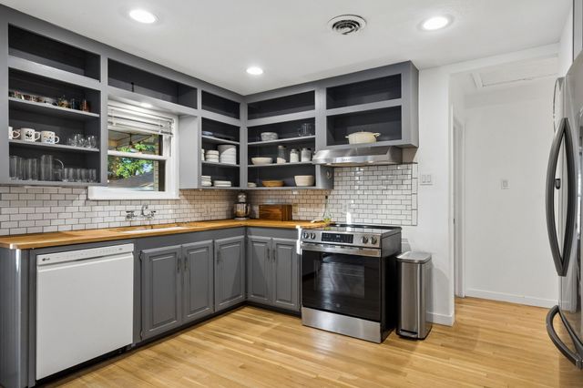 2111 Melbourne Avenue, Dallas, TX 75224