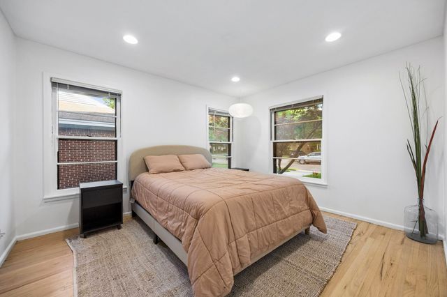 2111 Melbourne Avenue, Dallas, TX 75224