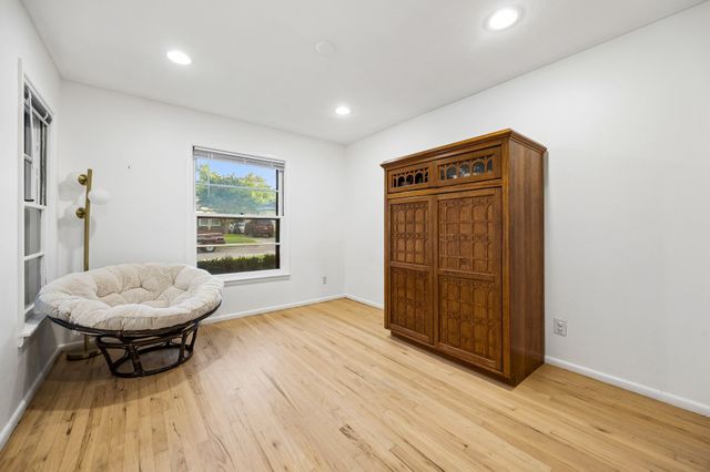 2111 Melbourne Avenue, Dallas, TX 75224