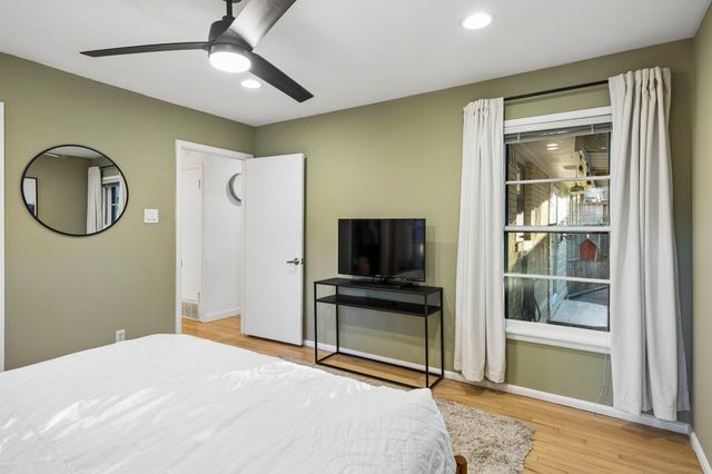 2111 Melbourne Avenue, Dallas, TX 75224