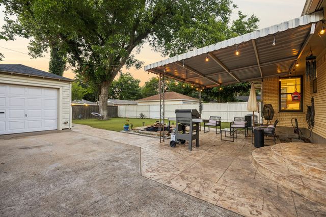 2111 Melbourne Avenue, Dallas, TX 75224