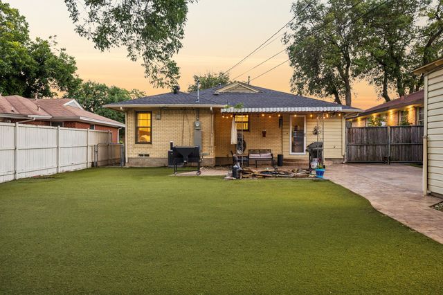 2111 Melbourne Avenue, Dallas, TX 75224
