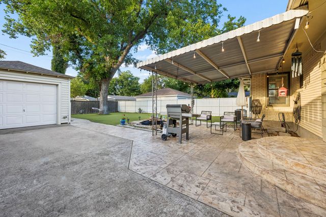 2111 Melbourne Avenue, Dallas, TX 75224