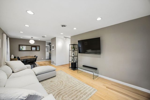 2111 Melbourne Avenue, Dallas, TX 75224