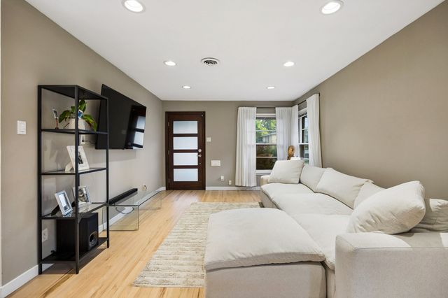 2111 Melbourne Avenue, Dallas, TX 75224