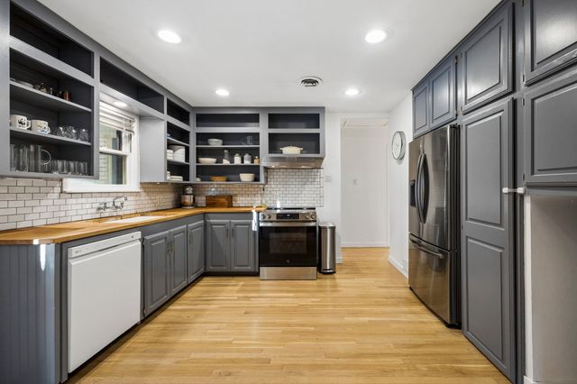 2111 Melbourne Avenue, Dallas, TX 75224