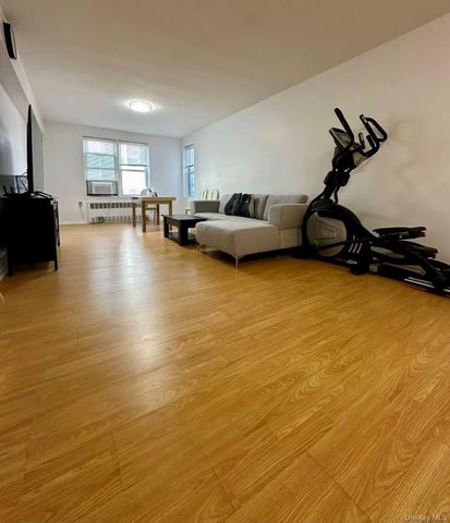 42-40 Bowne Street 3L, Flushing, NY 11355