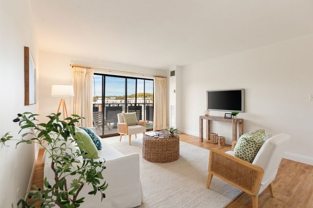 990 Massachusetts Ave 73, Arlington, MA 02476