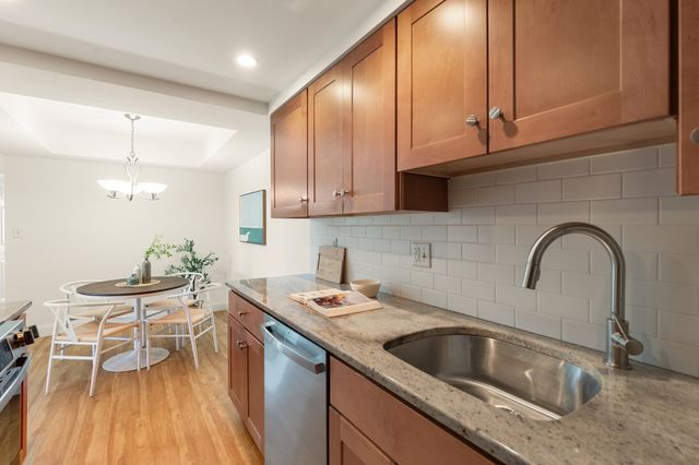 990 Massachusetts Ave 73, Arlington, MA 02476