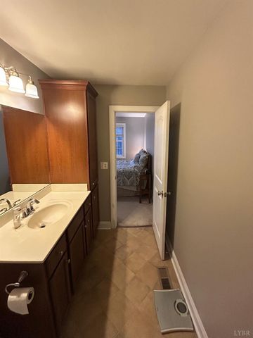 624 Capstone Drive, Lynchburg, VA 24502