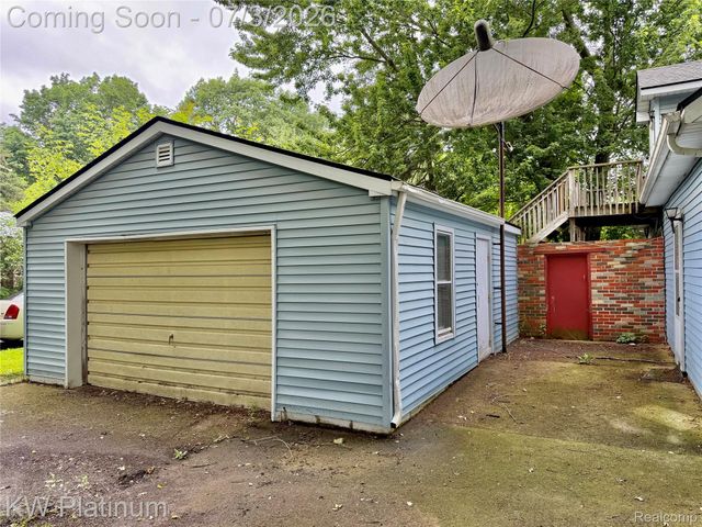 7955 Lakeshore Road, Burtchville Township, MI 48059