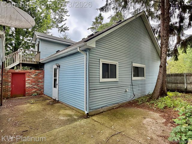 7955 Lakeshore Road, Burtchville Township, MI 48059