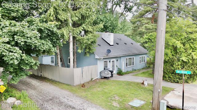 7955 Lakeshore Road, Burtchville Township, MI 48059