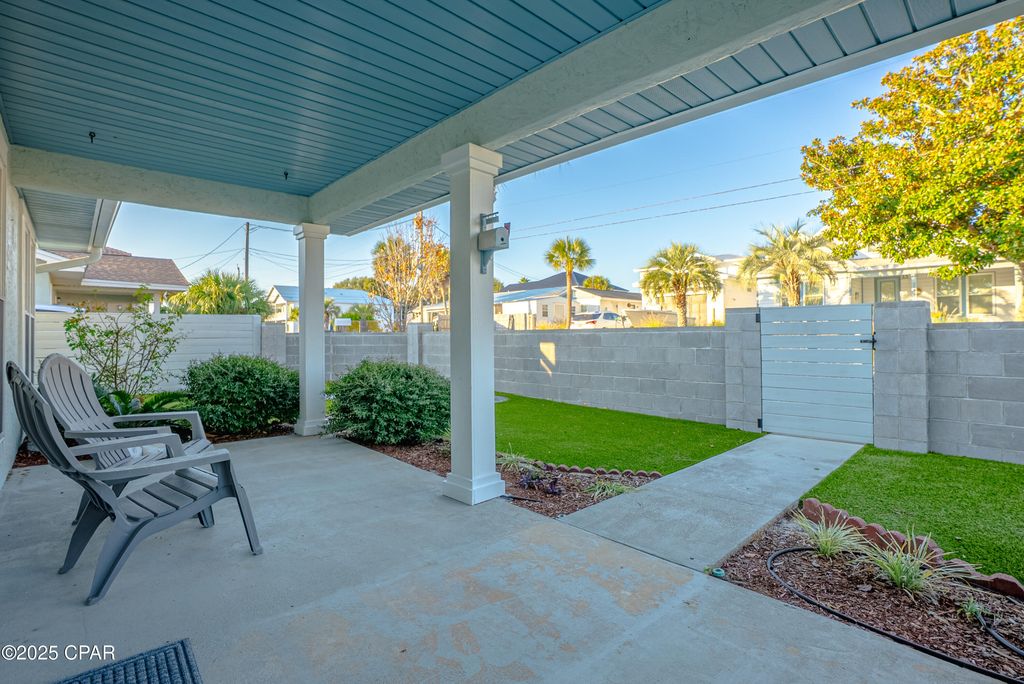 Image 5 of property listing at 20003 First Avenue, Panama City Beach, FL 32413