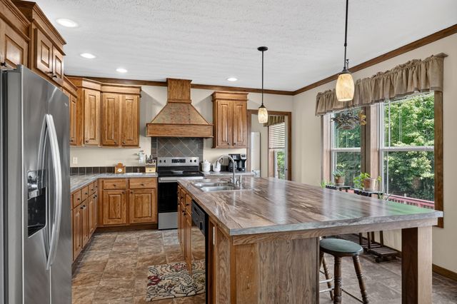 295 Narrow Way, Crossville, TN 38572