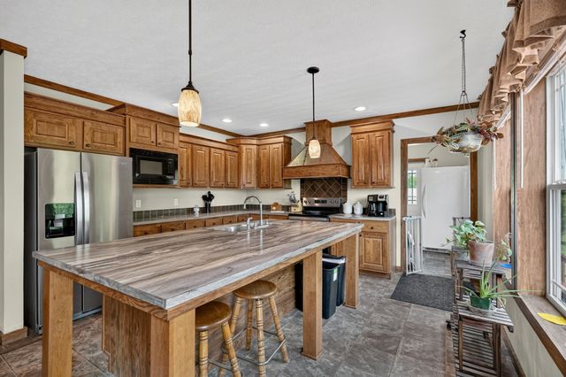 295 Narrow Way, Crossville, TN 38572