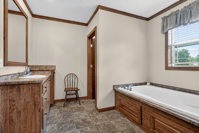 295 Narrow Way, Crossville, TN 38572