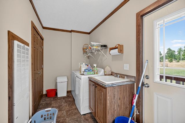 295 Narrow Way, Crossville, TN 38572