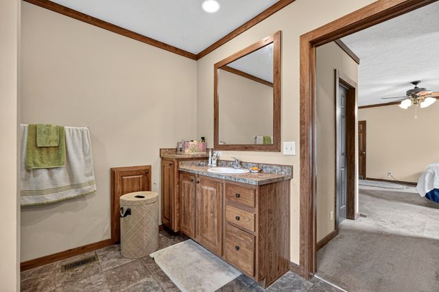 295 Narrow Way, Crossville, TN 38572