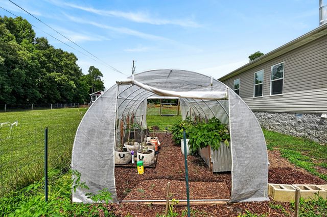 295 Narrow Way, Crossville, TN 38572