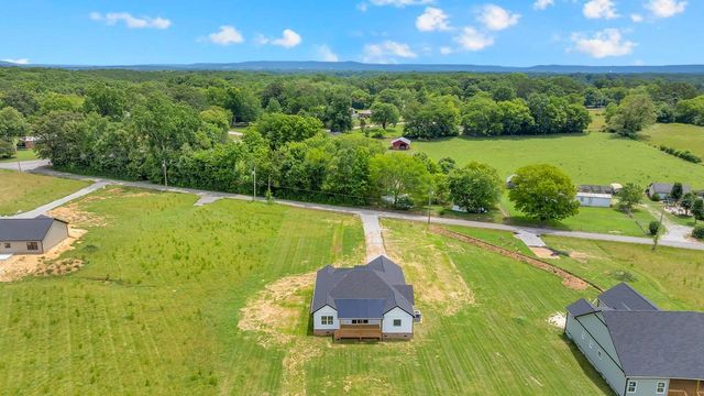 84 Meadowood Ln, Winchester, TN 37398