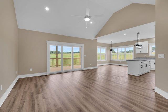 84 Meadowood Ln, Winchester, TN 37398