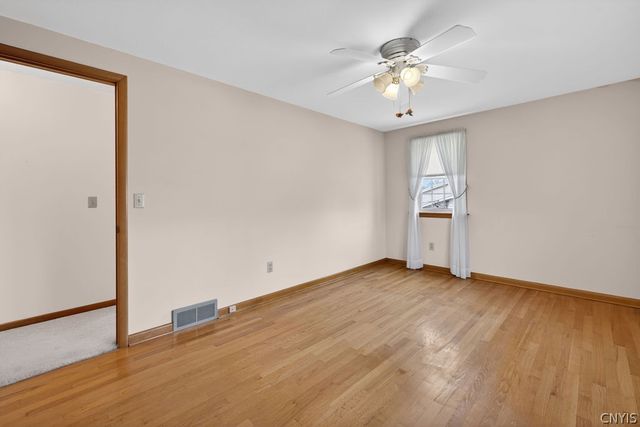 6 Lorraine Crescent, Clay, NY 13090