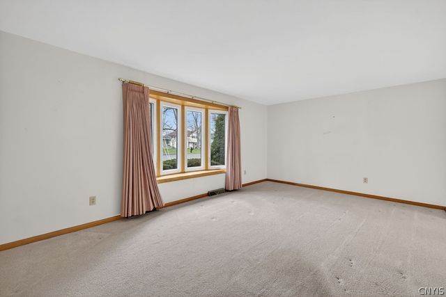 6 Lorraine Crescent, Clay, NY 13090