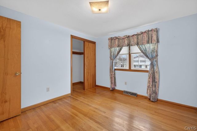 6 Lorraine Crescent, Clay, NY 13090