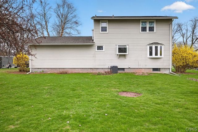 6 Lorraine Crescent, Clay, NY 13090