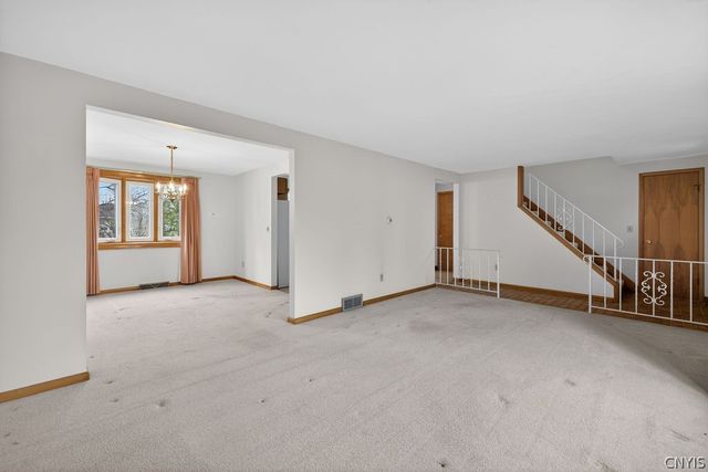 6 Lorraine Crescent, Clay, NY 13090