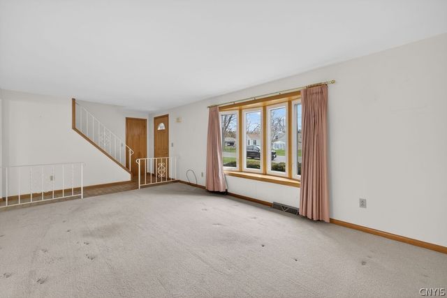 6 Lorraine Crescent, Clay, NY 13090