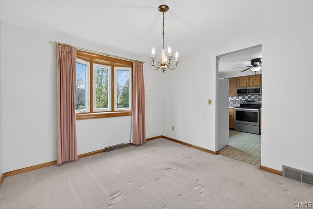 6 Lorraine Crescent, Clay, NY 13090
