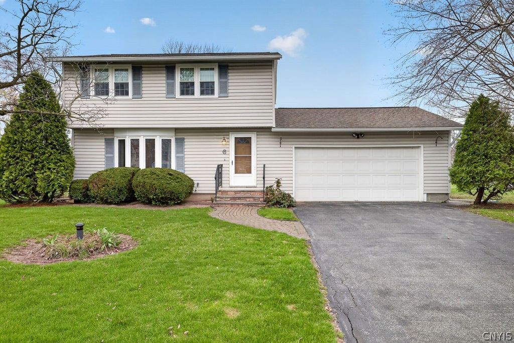 6 Lorraine Crescent, Clay, NY 13090